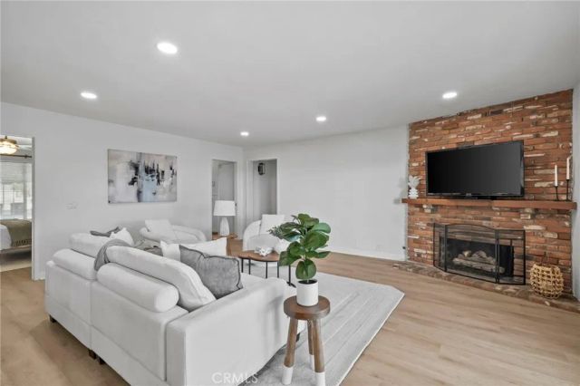 162 W Buffington, Upland, CA 91784