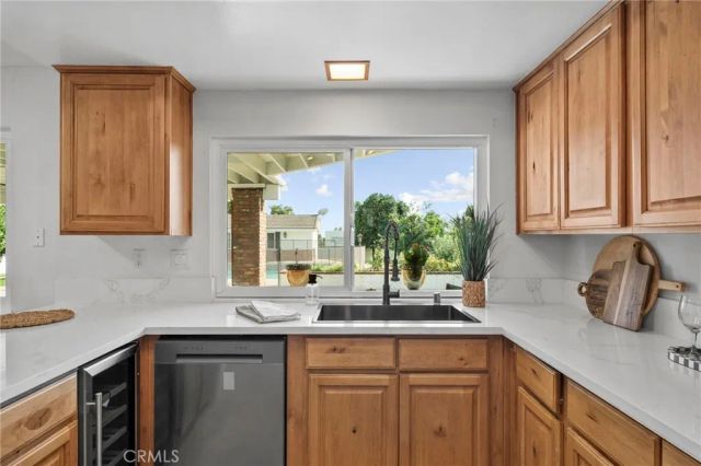 162 W Buffington, Upland, CA 91784