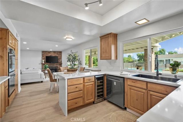 162 W Buffington, Upland, CA 91784