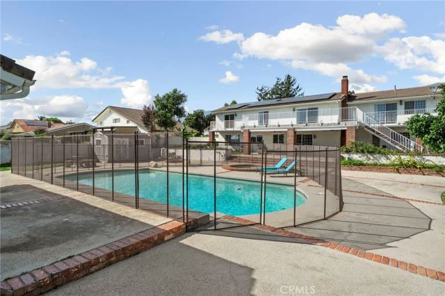 162 W Buffington, Upland, CA 91784