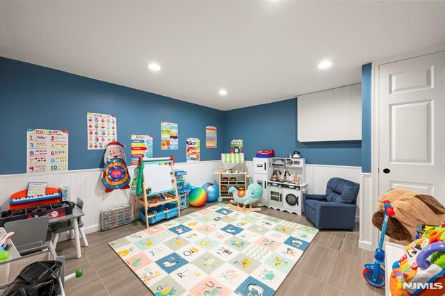 19 Schlosser Drive, Rochelle Park, NJ 07662