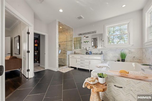 19 Schlosser Drive, Rochelle Park, NJ 07662