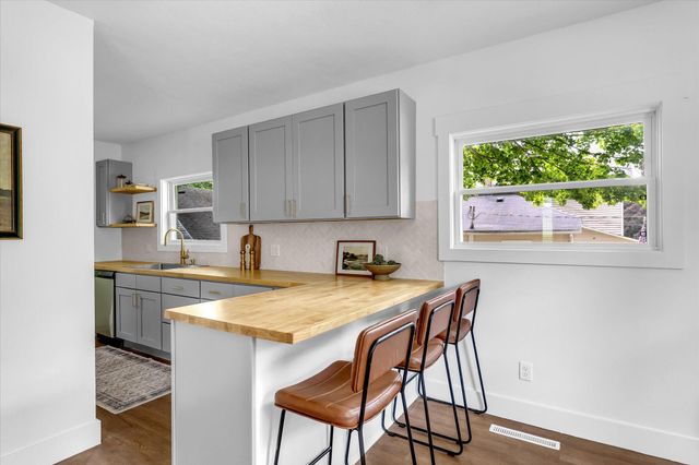 628 E Madison Street E, Hastings, MI 49058