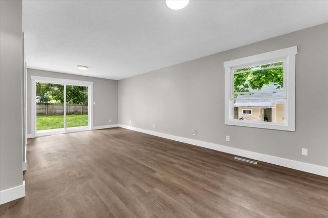 628 E Madison Street E, Hastings, MI 49058