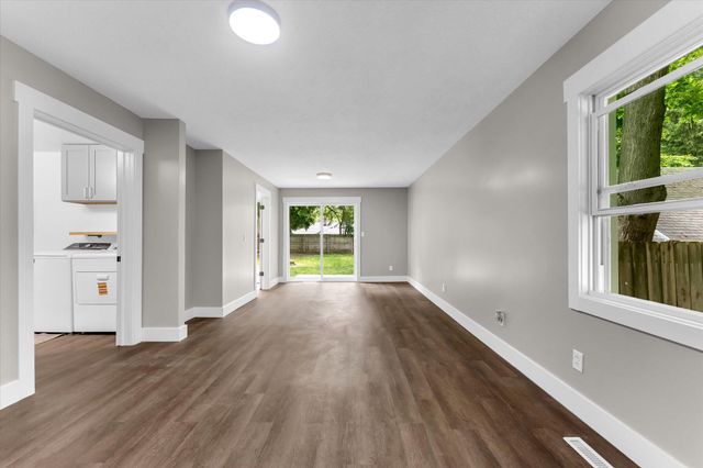 628 E Madison Street E, Hastings, MI 49058