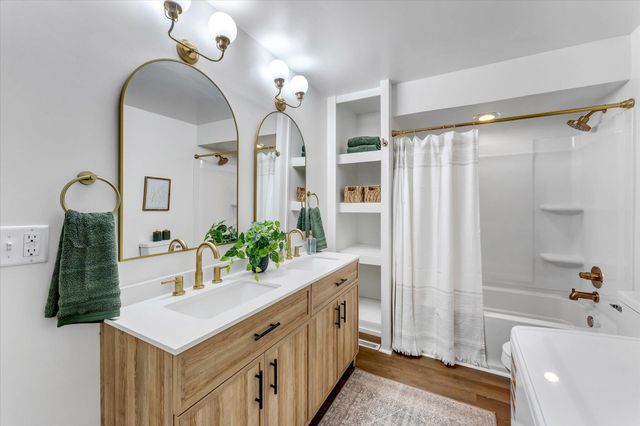 628 E Madison Street E, Hastings, MI 49058