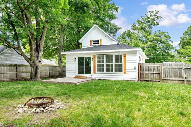 628 E Madison Street E, Hastings, MI 49058