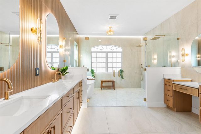 1534 E LAKE WOODLANDS PARKWAY, Oldsmar, FL 34677