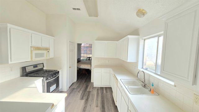 2621 Ash Creek, Mesquite, TX 75181