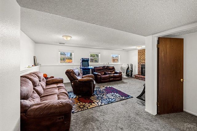 7 Emperor Ct, Pueblo, CO 81005