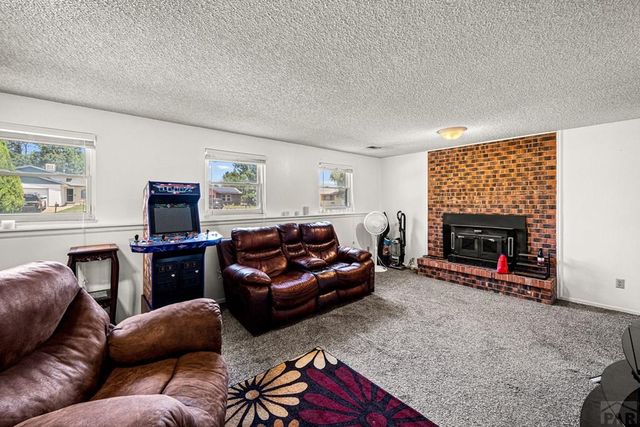 7 Emperor Ct, Pueblo, CO 81005