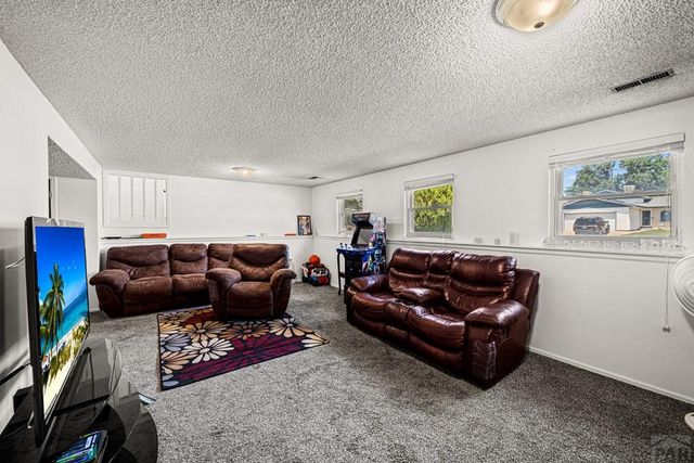 7 Emperor Ct, Pueblo, CO 81005