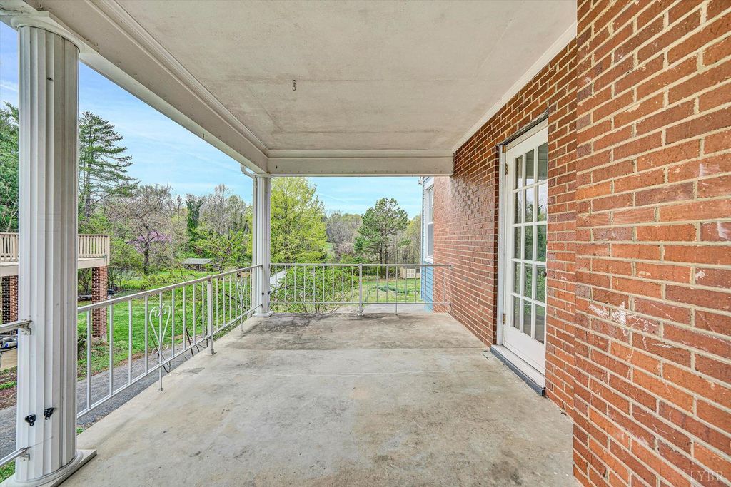 Image 11 of property listing at 539 Westview Ave Avenue, Bedford, VA 24523