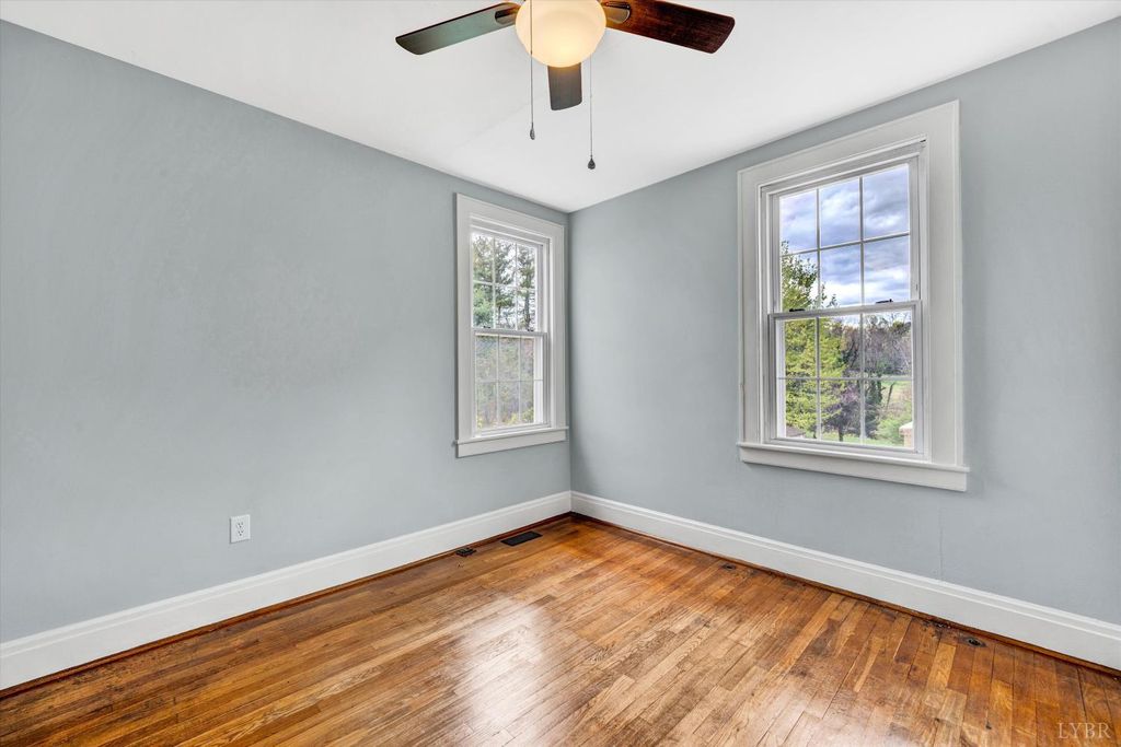 Image 12 of property listing at 539 Westview Ave Avenue, Bedford, VA 24523