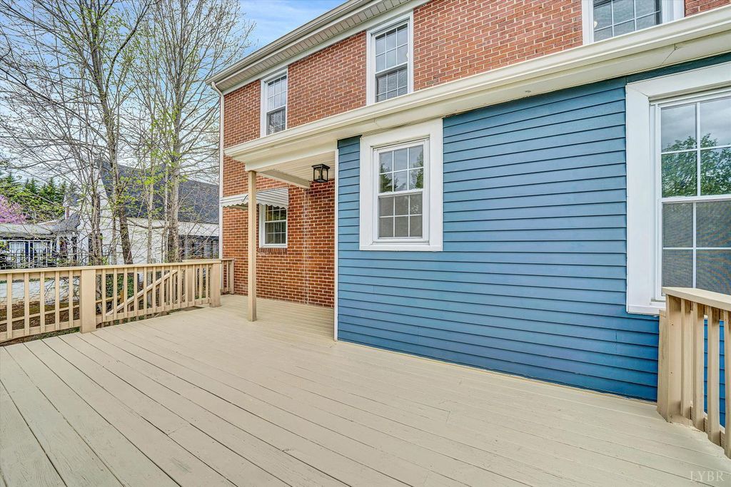 Image 16 of property listing at 539 Westview Ave Avenue, Bedford, VA 24523