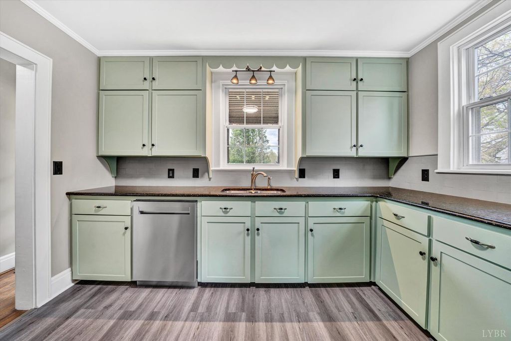 Image 19 of property listing at 539 Westview Ave Avenue, Bedford, VA 24523