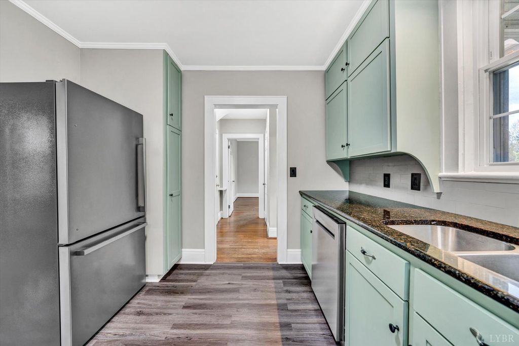 Image 20 of property listing at 539 Westview Ave Avenue, Bedford, VA 24523