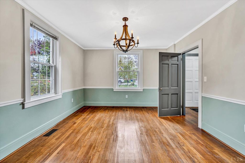 Image 21 of property listing at 539 Westview Ave Avenue, Bedford, VA 24523