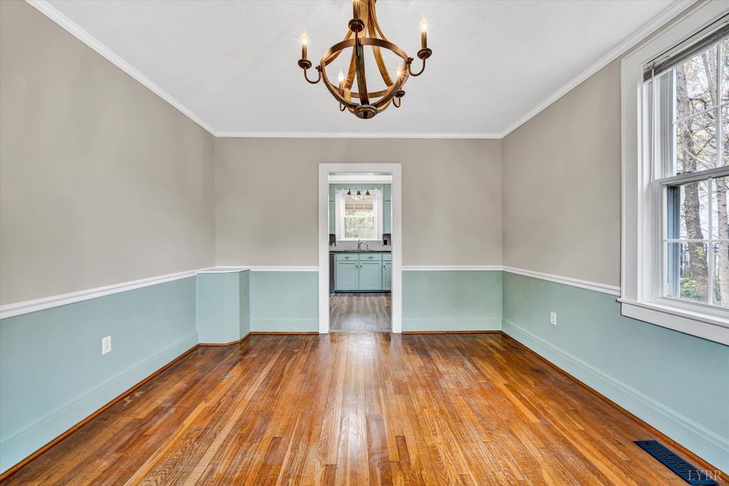 Image 23 of property listing at 539 Westview Ave Avenue, Bedford, VA 24523