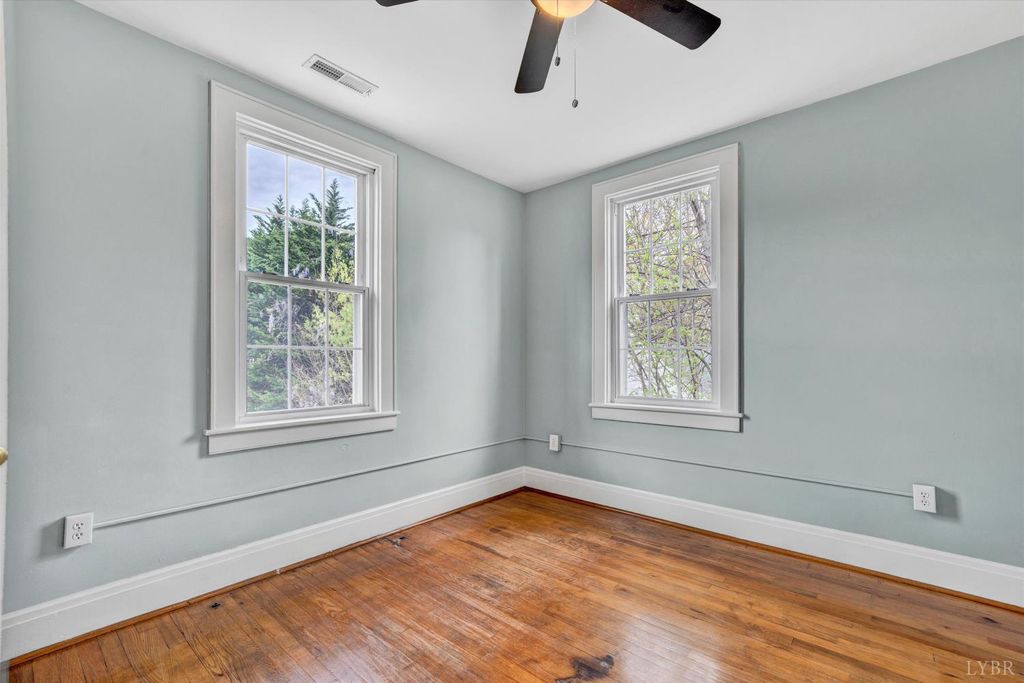 Image 24 of property listing at 539 Westview Ave Avenue, Bedford, VA 24523