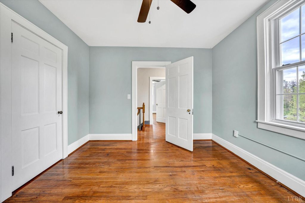Image 25 of property listing at 539 Westview Ave Avenue, Bedford, VA 24523