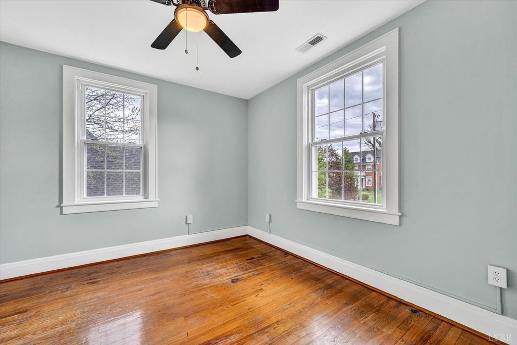 Image 26 of property listing at 539 Westview Ave Avenue, Bedford, VA 24523