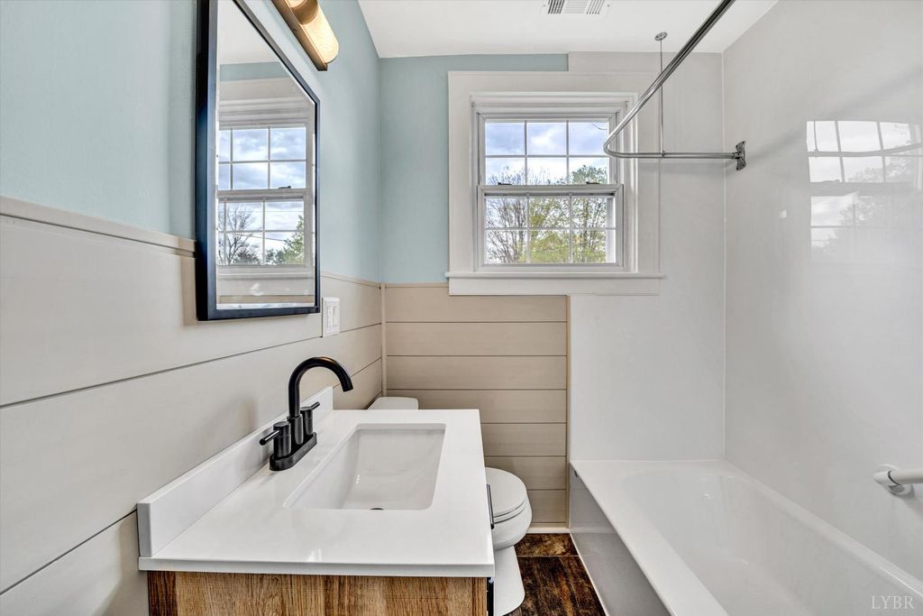 Image 28 of property listing at 539 Westview Ave Avenue, Bedford, VA 24523