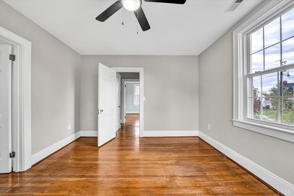 Image 31 of property listing at 539 Westview Ave Avenue, Bedford, VA 24523