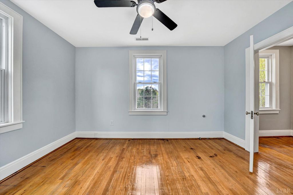 Image 32 of property listing at 539 Westview Ave Avenue, Bedford, VA 24523