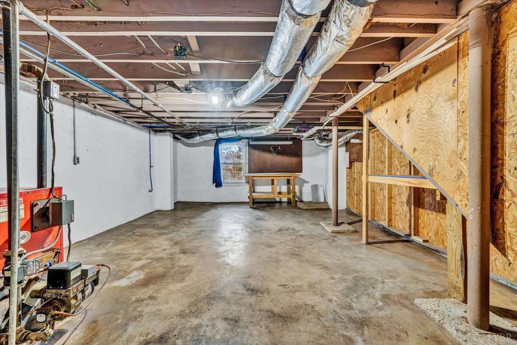 Image 37 of property listing at 539 Westview Ave Avenue, Bedford, VA 24523