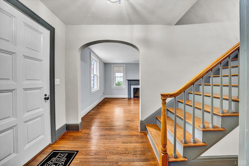Image 4 of property listing at 539 Westview Ave Avenue, Bedford, VA 24523