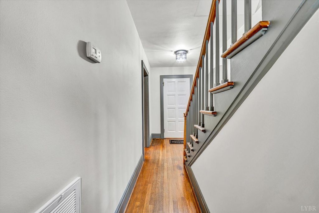 Image 5 of property listing at 539 Westview Ave Avenue, Bedford, VA 24523