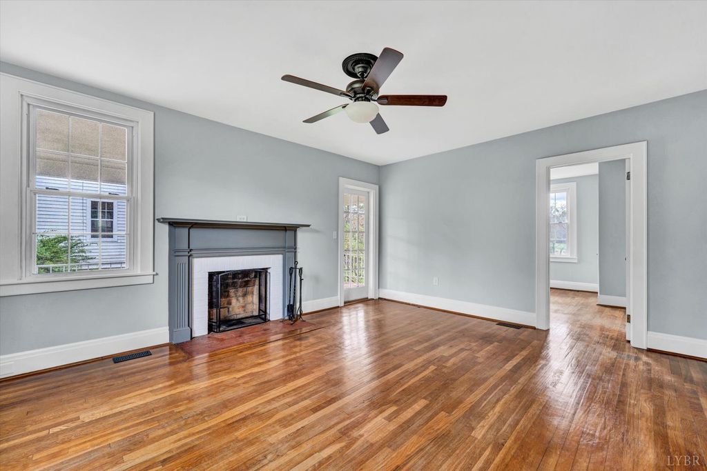 Image 7 of property listing at 539 Westview Ave Avenue, Bedford, VA 24523