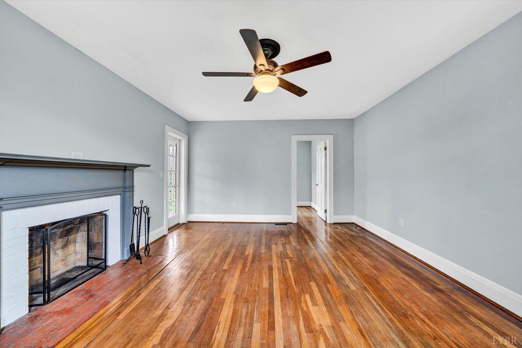 Image 8 of property listing at 539 Westview Ave Avenue, Bedford, VA 24523
