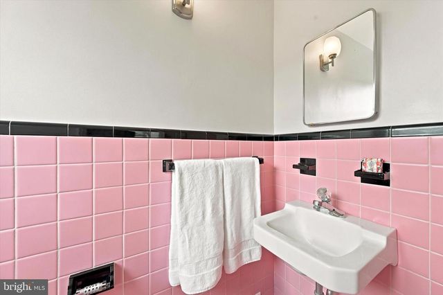 112 TILLMAN LN, Aston, PA 19014