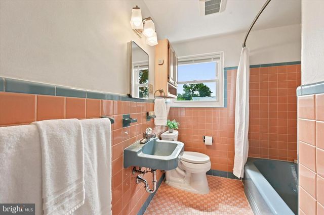 112 TILLMAN LN, Aston, PA 19014