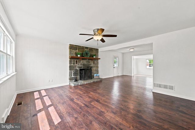 112 TILLMAN LN, Aston, PA 19014