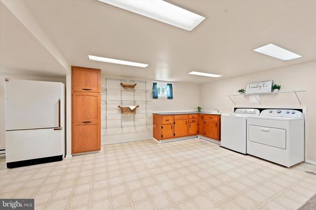 112 TILLMAN LN, Aston, PA 19014