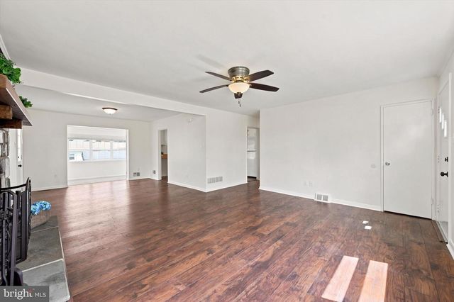 112 TILLMAN LN, Aston, PA 19014