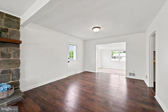 112 TILLMAN LN, Aston, PA 19014