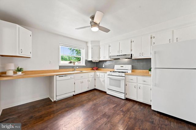 112 TILLMAN LN, Aston, PA 19014