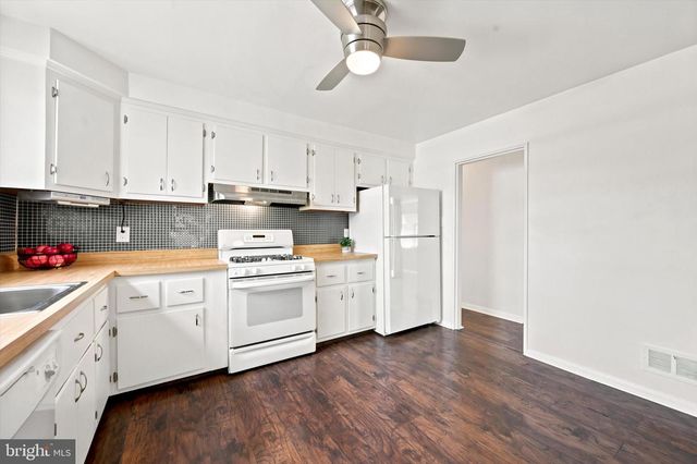 112 TILLMAN LN, Aston, PA 19014