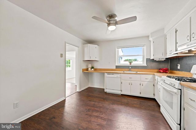 112 TILLMAN LN, Aston, PA 19014