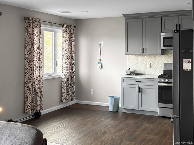 84 Commonwealth Avenue, Merrick, NY 11566