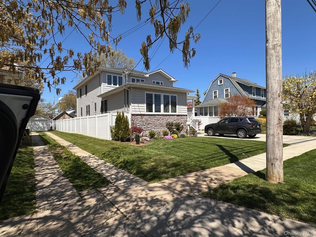 84 Commonwealth Avenue, Merrick, NY 11566