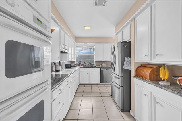 4004 Briarglen Drive, Dickinson, TX 77539
