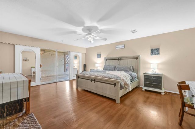 4004 Briarglen Drive, Dickinson, TX 77539