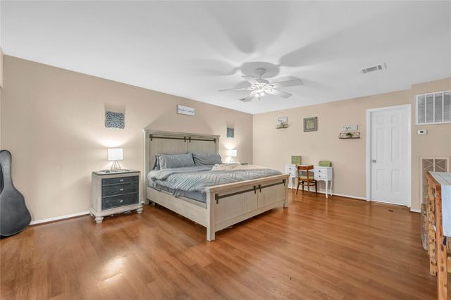 4004 Briarglen Drive, Dickinson, TX 77539