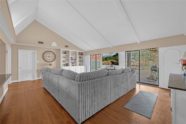 4004 Briarglen Drive, Dickinson, TX 77539