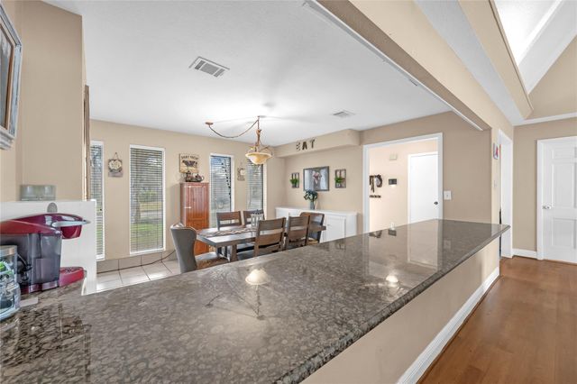 4004 Briarglen Drive, Dickinson, TX 77539